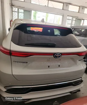 Toyota Harrier 2.5 Hybrid 2021 White