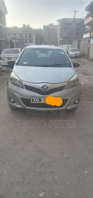 Toyota Vitz 1.0 FWD 5dr 2011 Silver