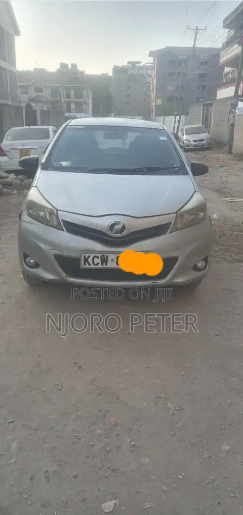 Toyota Vitz 1.0 FWD 5dr 2011 Silver