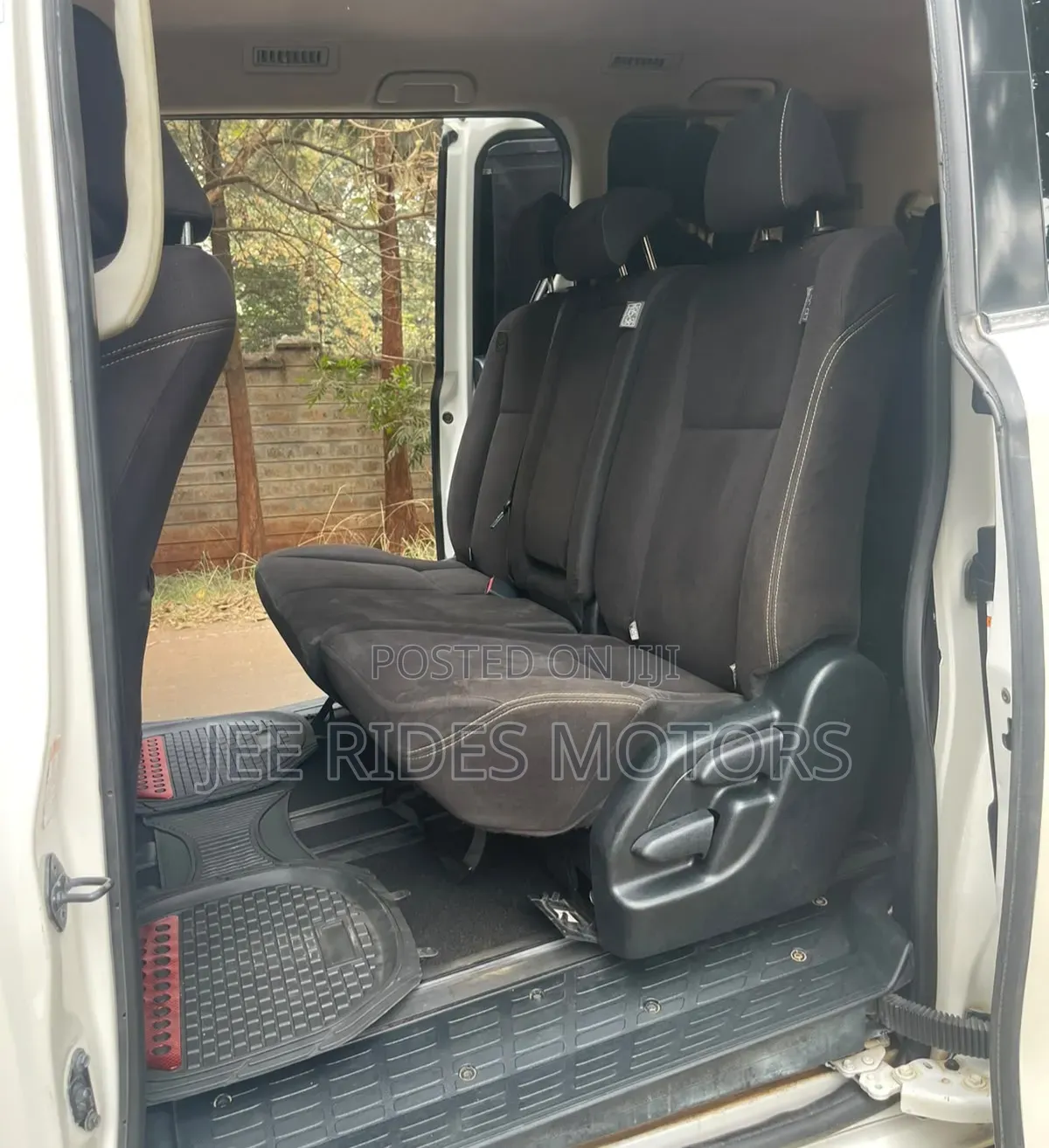 Toyota Esquire 2016 Off white