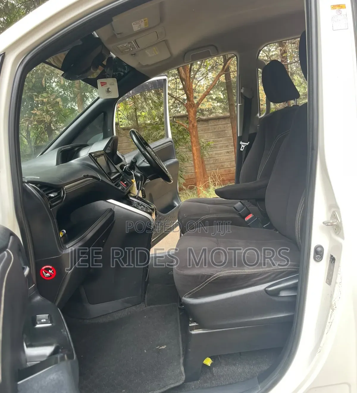 Toyota Esquire 2016 Off white