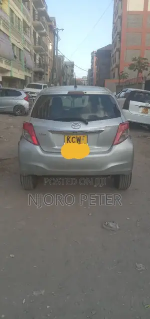 Toyota Vitz 1.0 FWD 5dr 2011 Silver