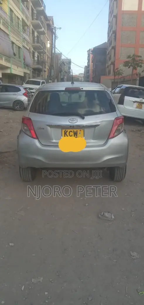 Toyota Vitz 1.0 FWD 5dr 2011 Silver