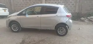 Toyota Vitz 1.0 FWD 5dr 2011 Silver