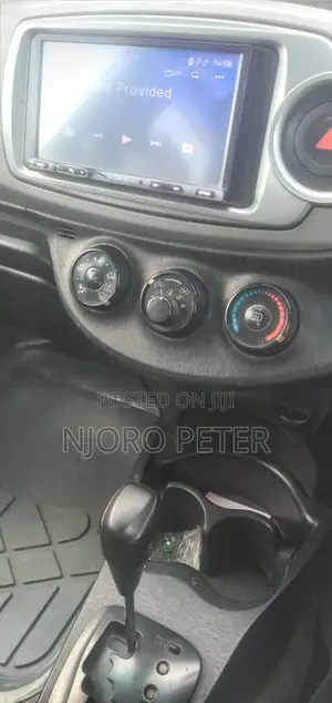 Toyota Vitz 1.0 FWD 5dr 2011 Silver
