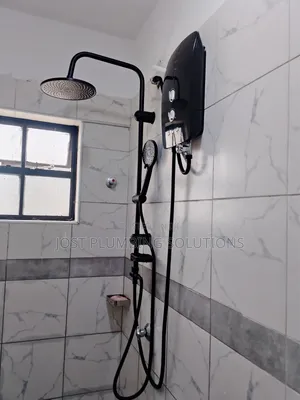 Instant Shower With Rain Shower+ Tankless Water Heater