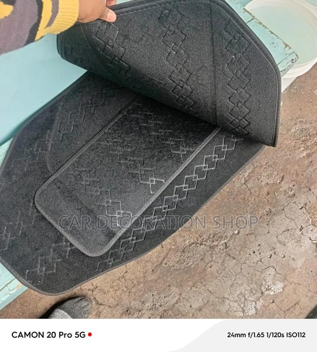 5pc Black Pattern Woolen Soft Carpet Textile Pattern Mats - thumbnail 2