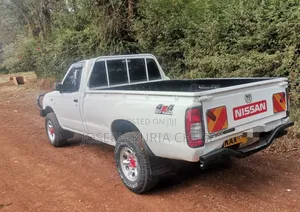 Nissan Hardbody 2000i 2006 White