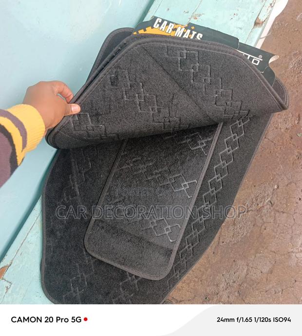 Nonskid Backing Woolen Mats With Stylized Line Pattern