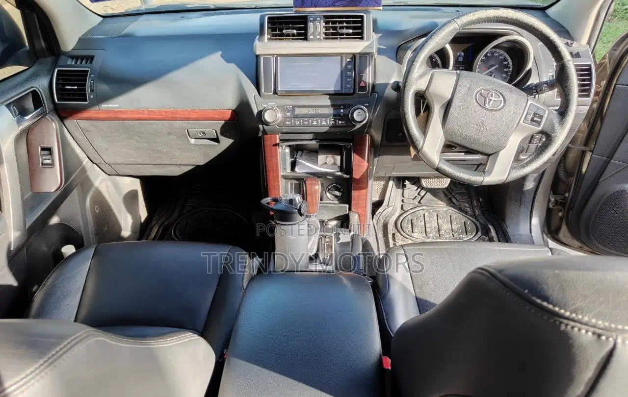 Toyota Land Cruiser Prado 2016 Gray