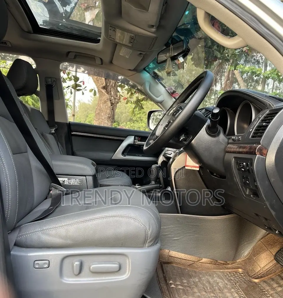 Toyota Land Cruiser Prado 2016 Gray