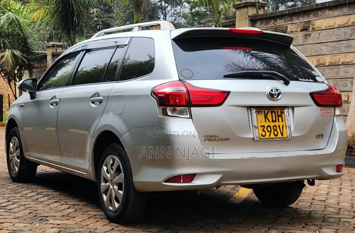 Toyota Corolla Fielder 2017 Silver