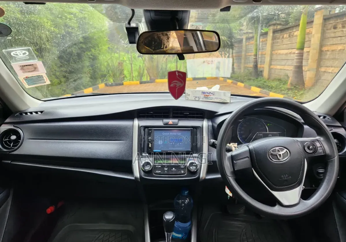 Toyota Corolla Fielder 2017 Silver
