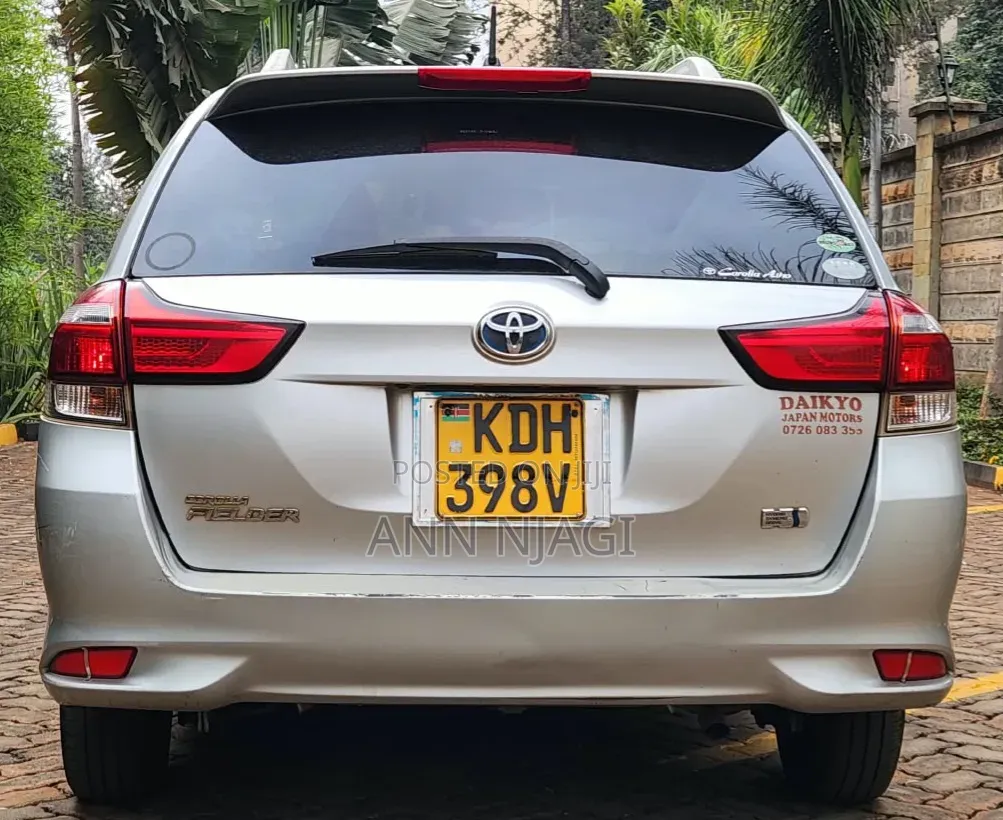 Toyota Corolla Fielder 2017 Silver