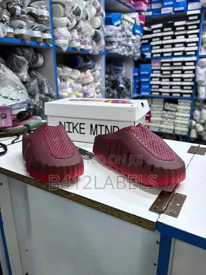 Nike Mind 001