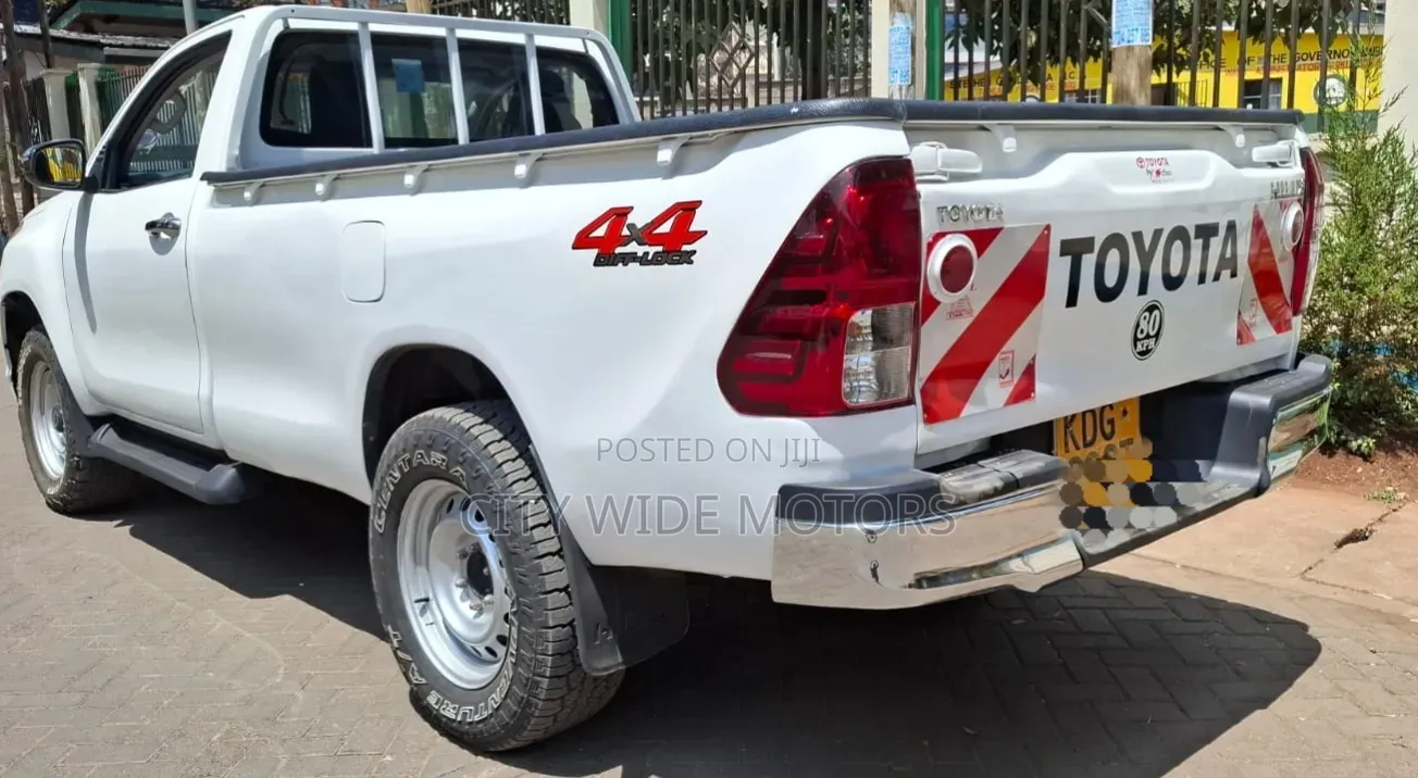 Toyota Hilux 2017 White