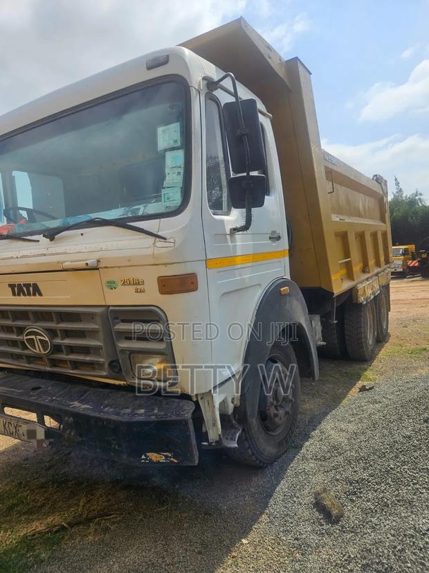 Very Clean Tata Tipper on Sale
