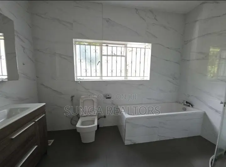 5bdrm House in Muthangari for rent