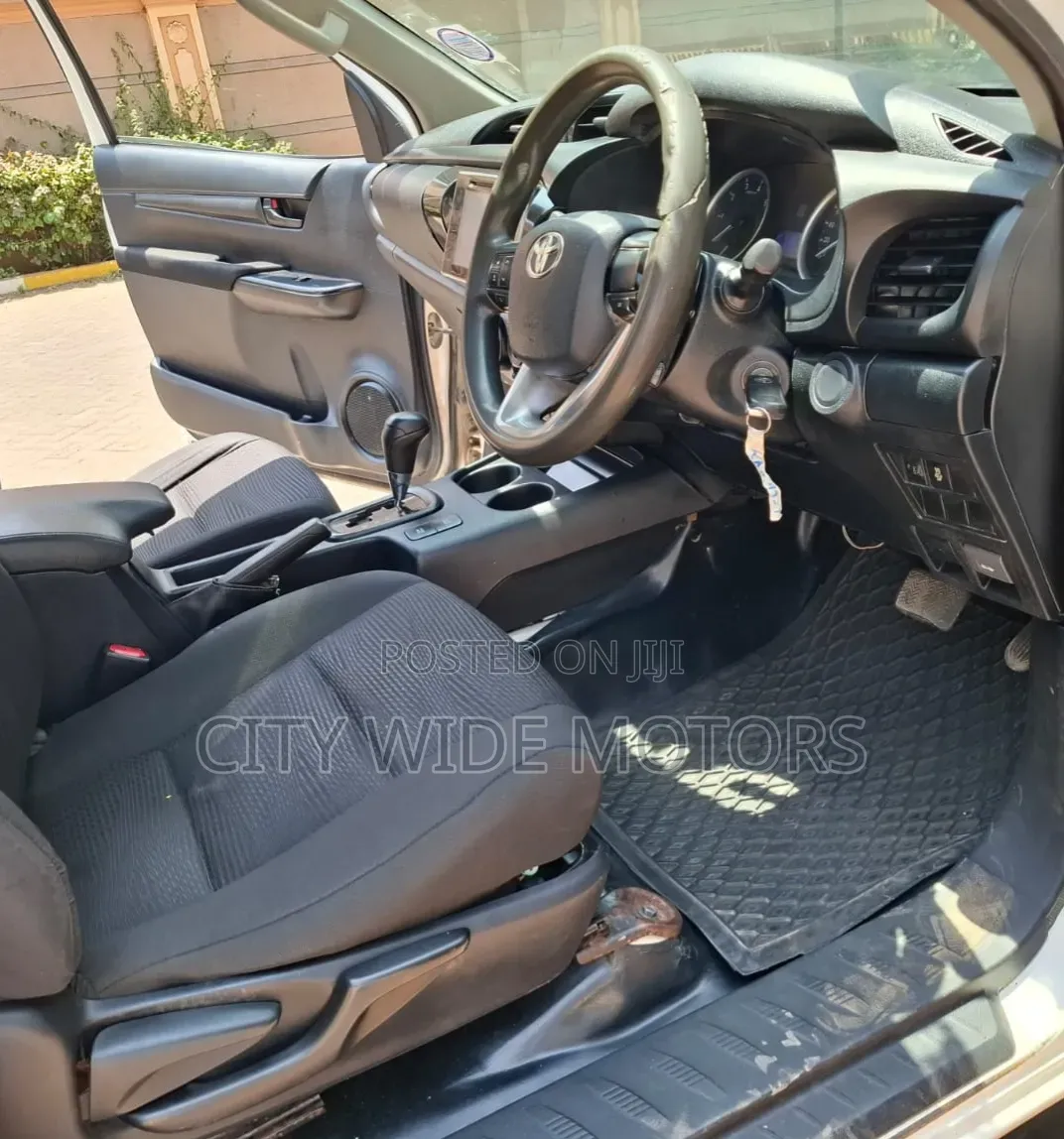 Toyota Hilux 2017 White