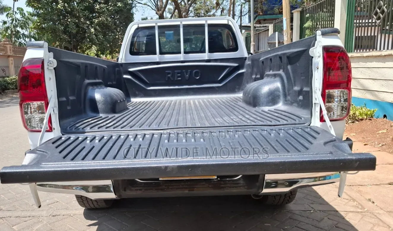 Toyota Hilux 2017 White
