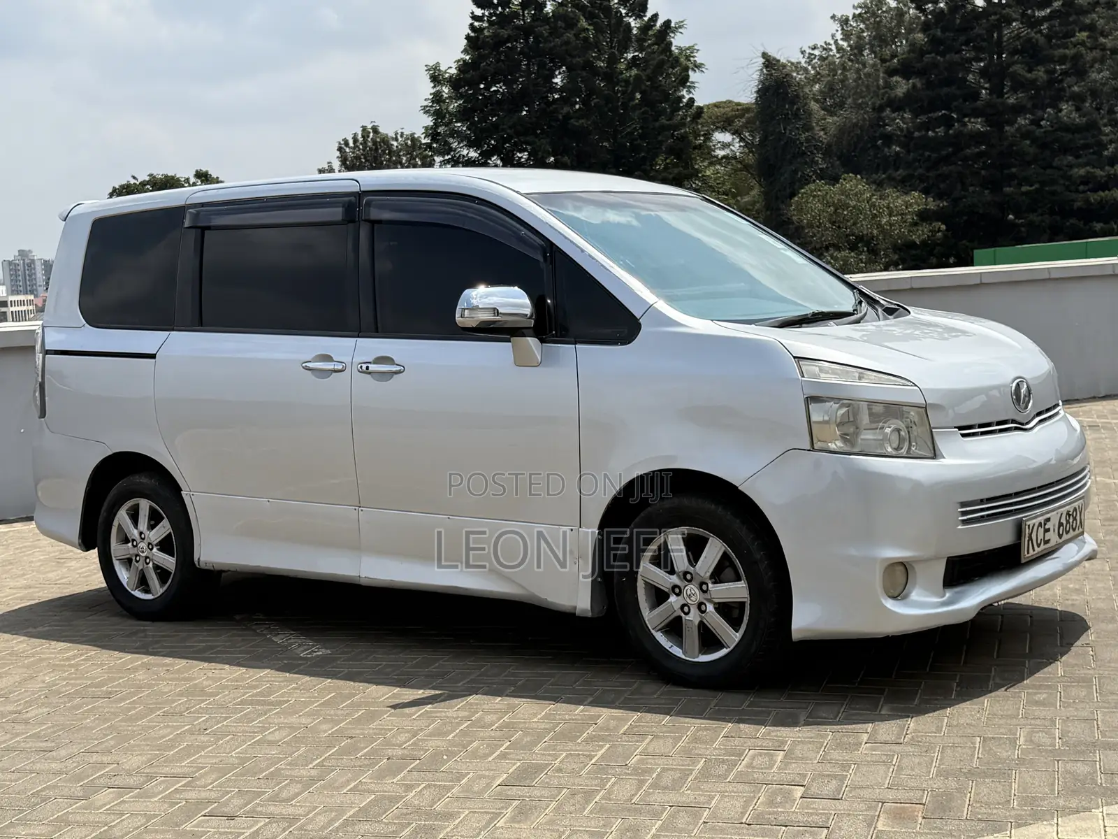 Toyota Voxy 2008 Silver