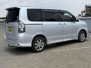 Toyota Voxy 2008 Silver