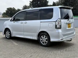 Toyota Voxy 2008 Silver