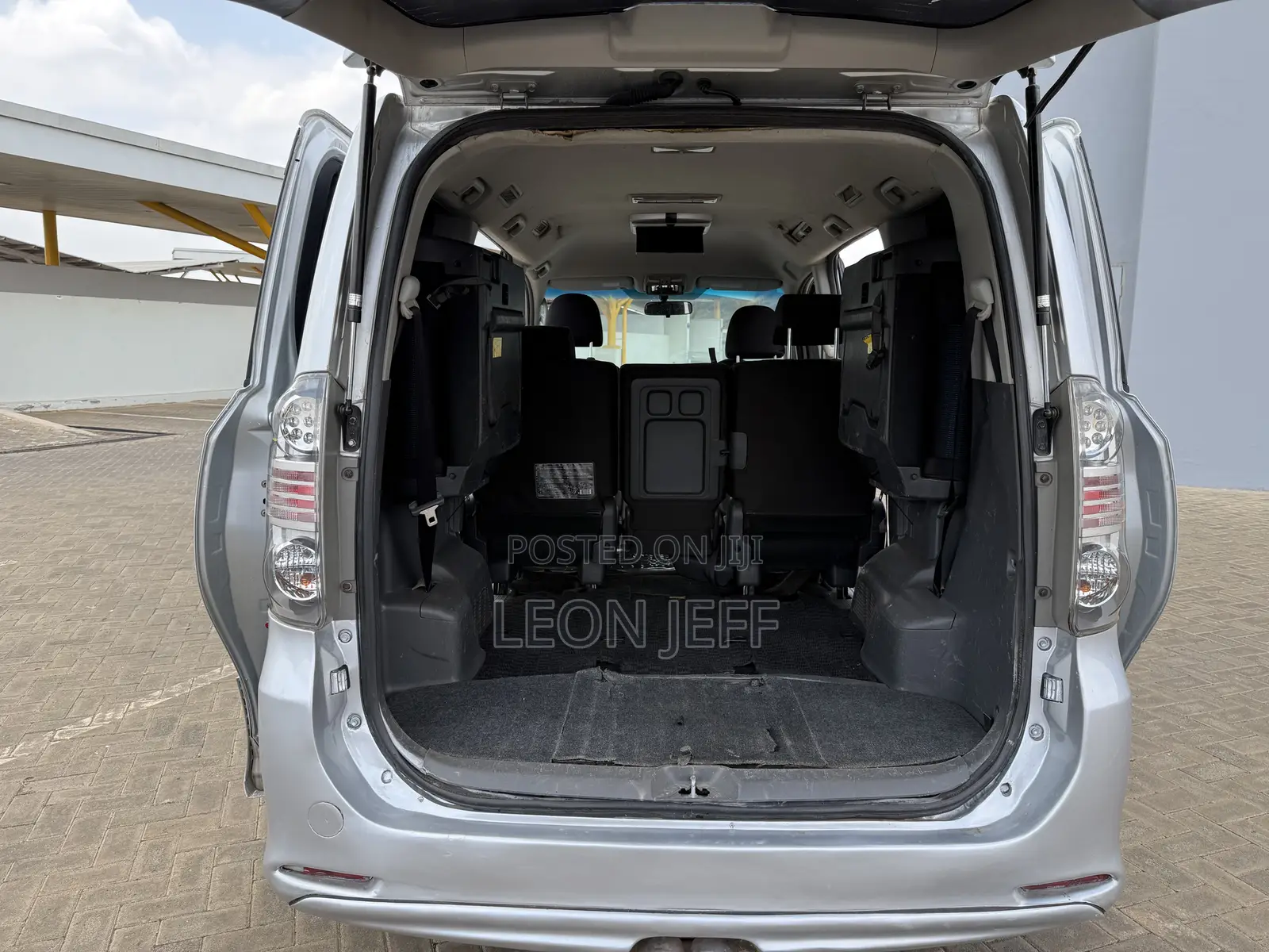 Toyota Voxy 2008 Silver