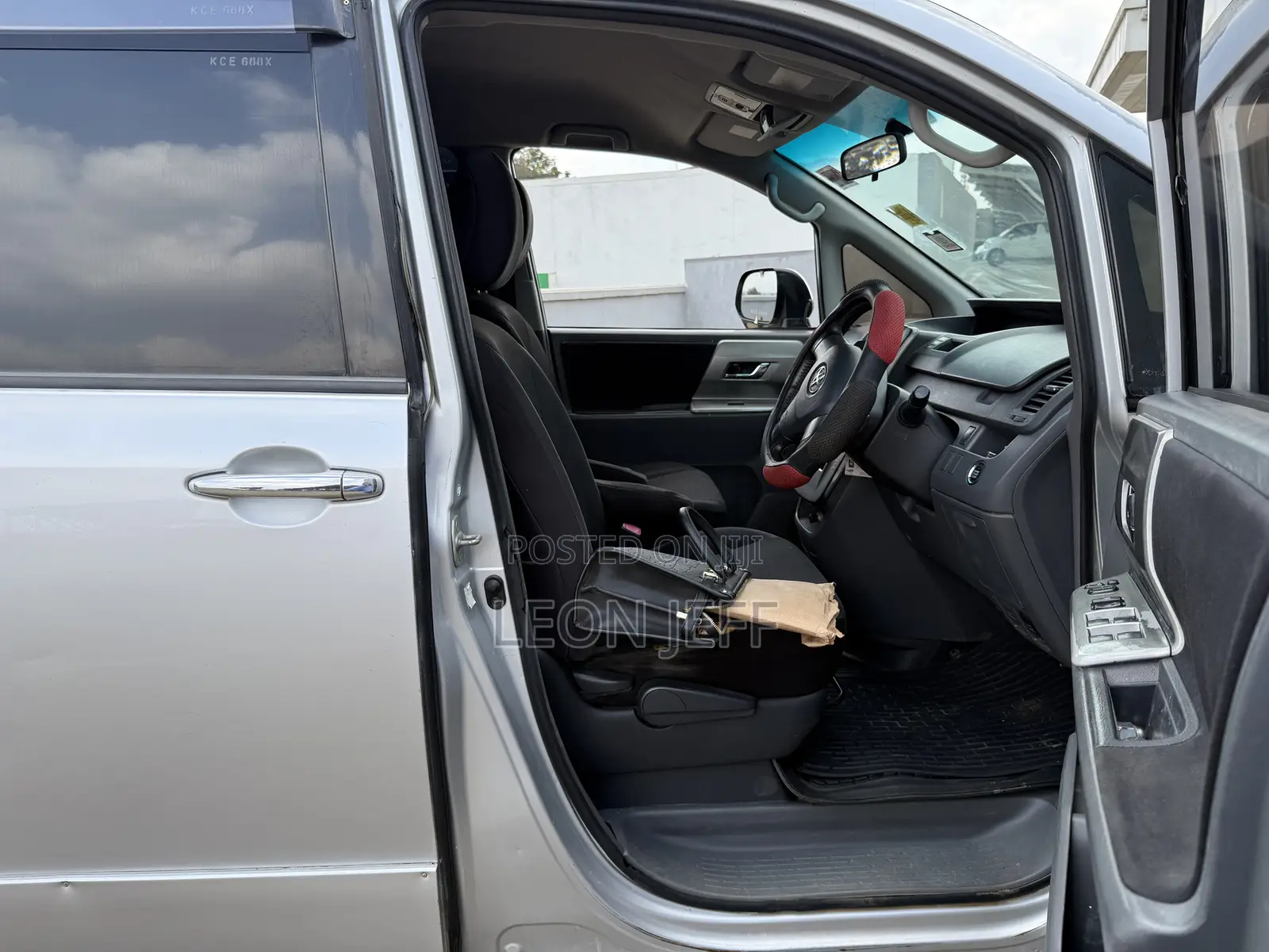 Toyota Voxy 2008 Silver