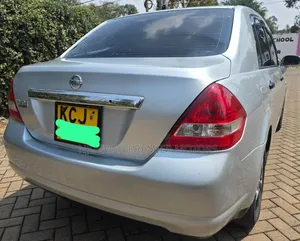 Nissan Tiida 2009 Silver