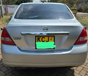 Nissan Tiida 2009 Silver