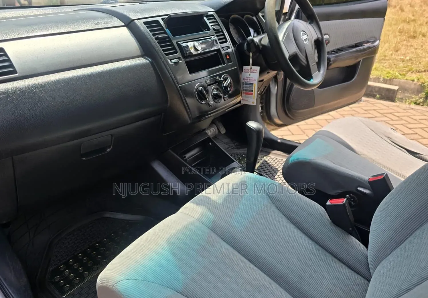Nissan Tiida 2009 Silver