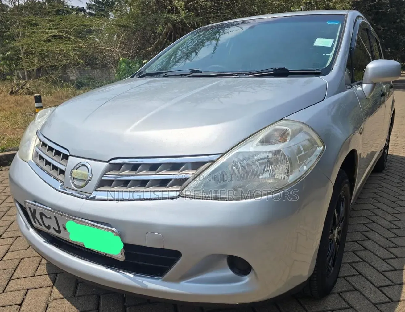 Nissan Tiida 2009 Silver