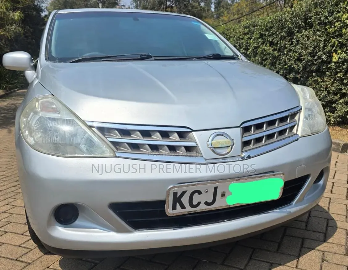 Nissan Tiida 2009 Silver