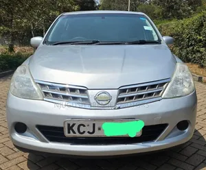 Nissan Tiida 2009 Silver