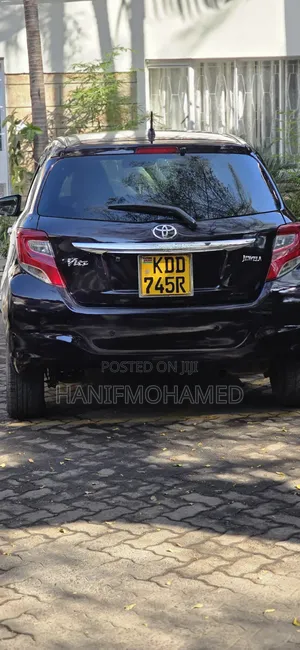 Toyota Vitz 1.3 AWD 5dr 2014 Purple