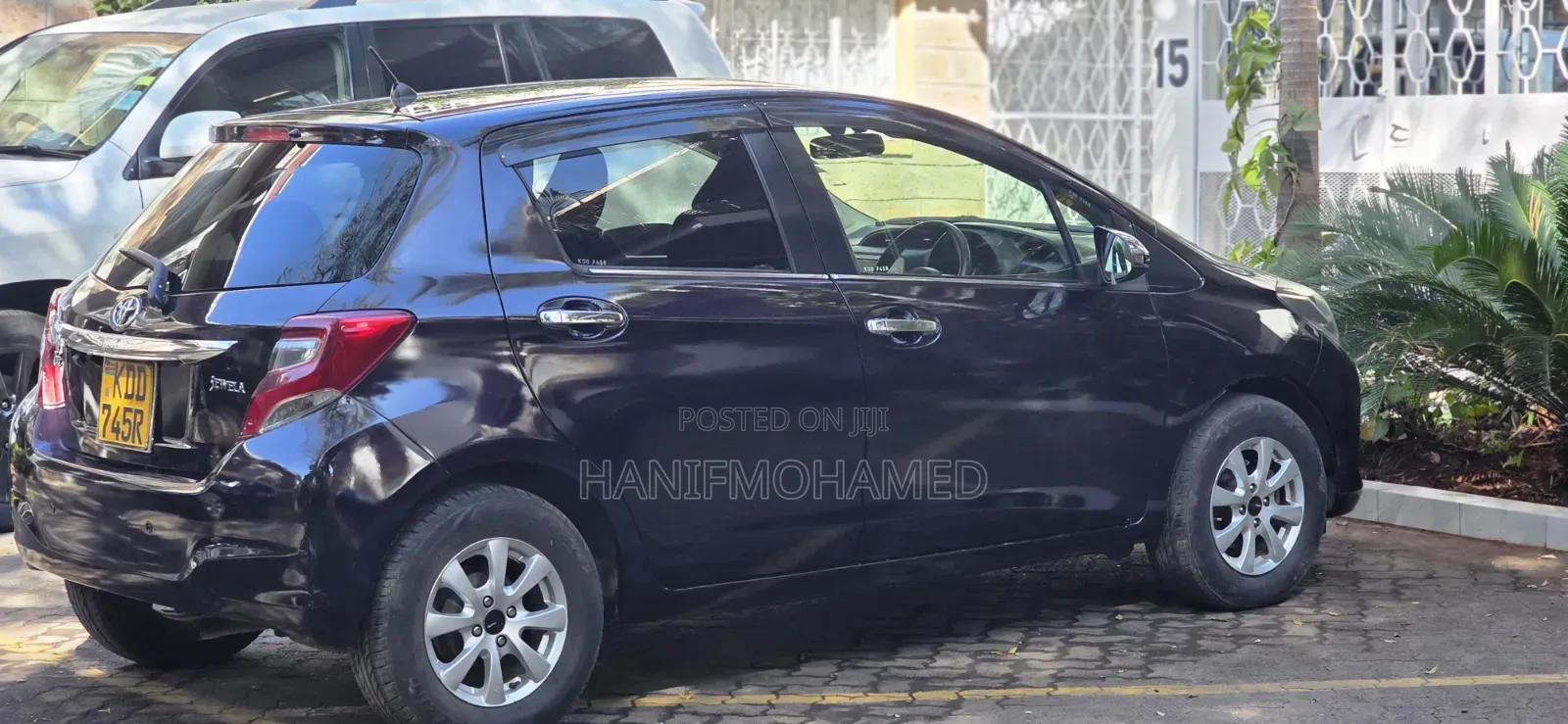 Toyota Vitz 1.3 AWD 5dr 2014 Purple