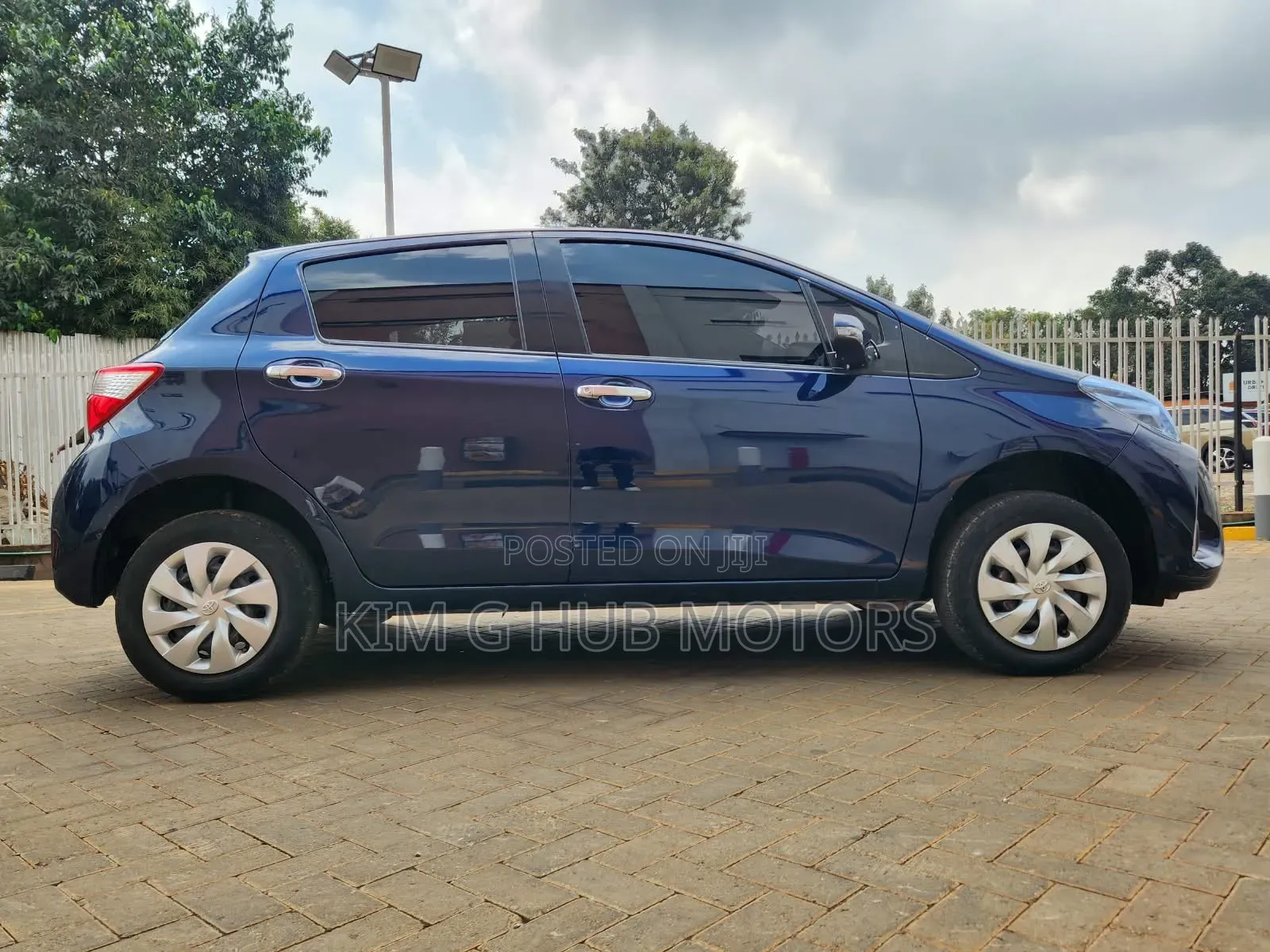 Toyota Vitz 1.0 FWD 5dr 2019 Blue