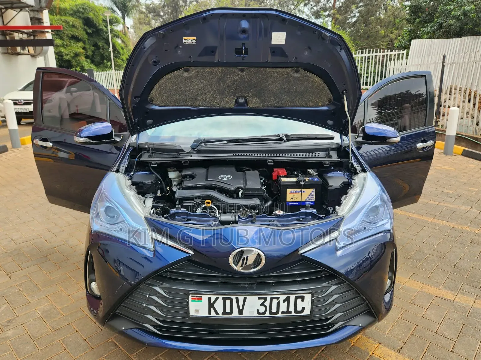 Toyota Vitz 1.0 FWD 5dr 2019 Blue