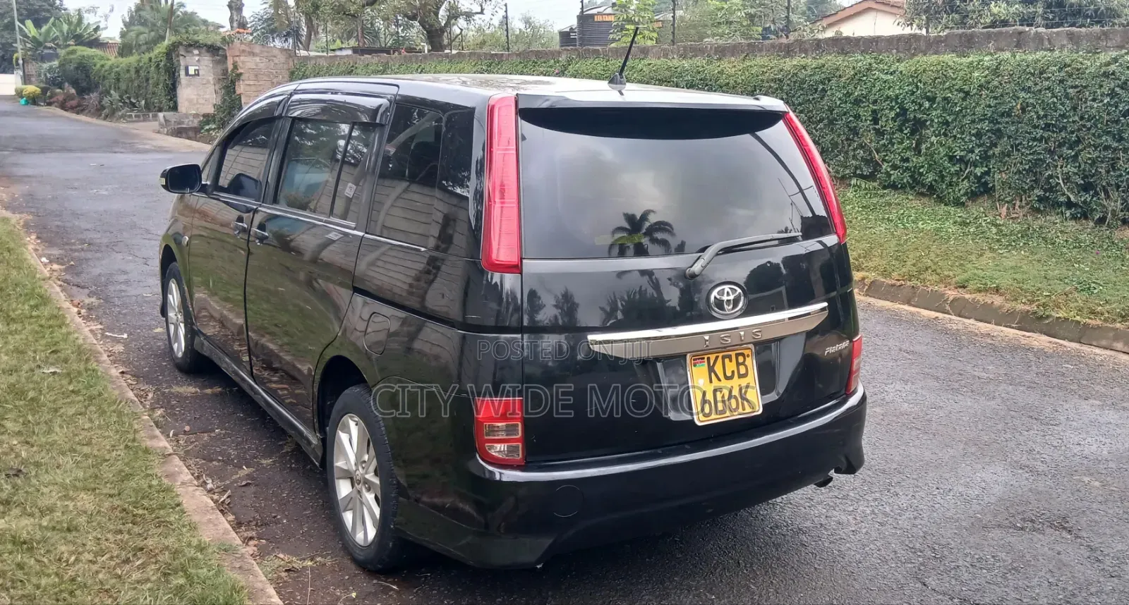 Toyota ISIS 2008 Black