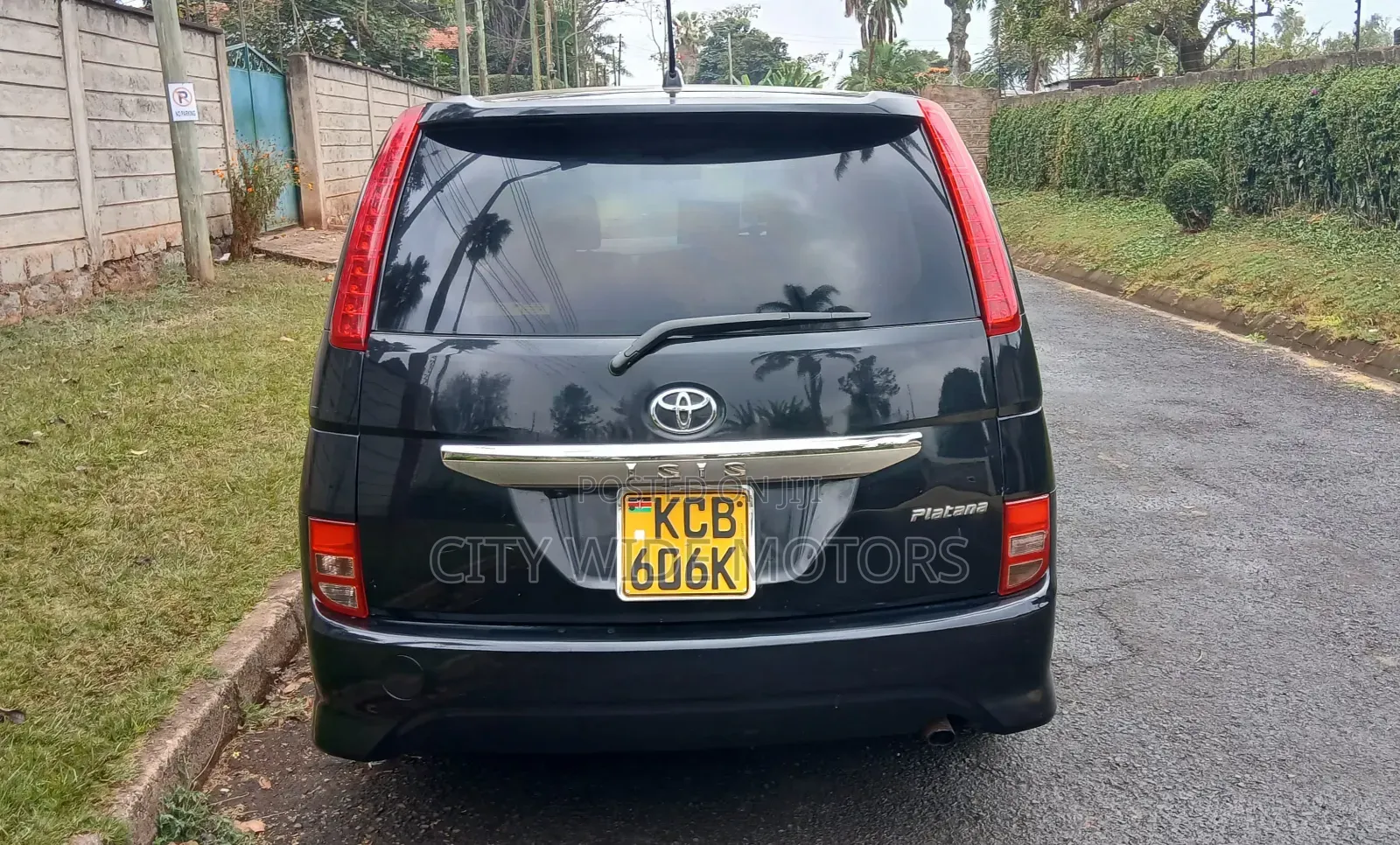 Toyota ISIS 2008 Black