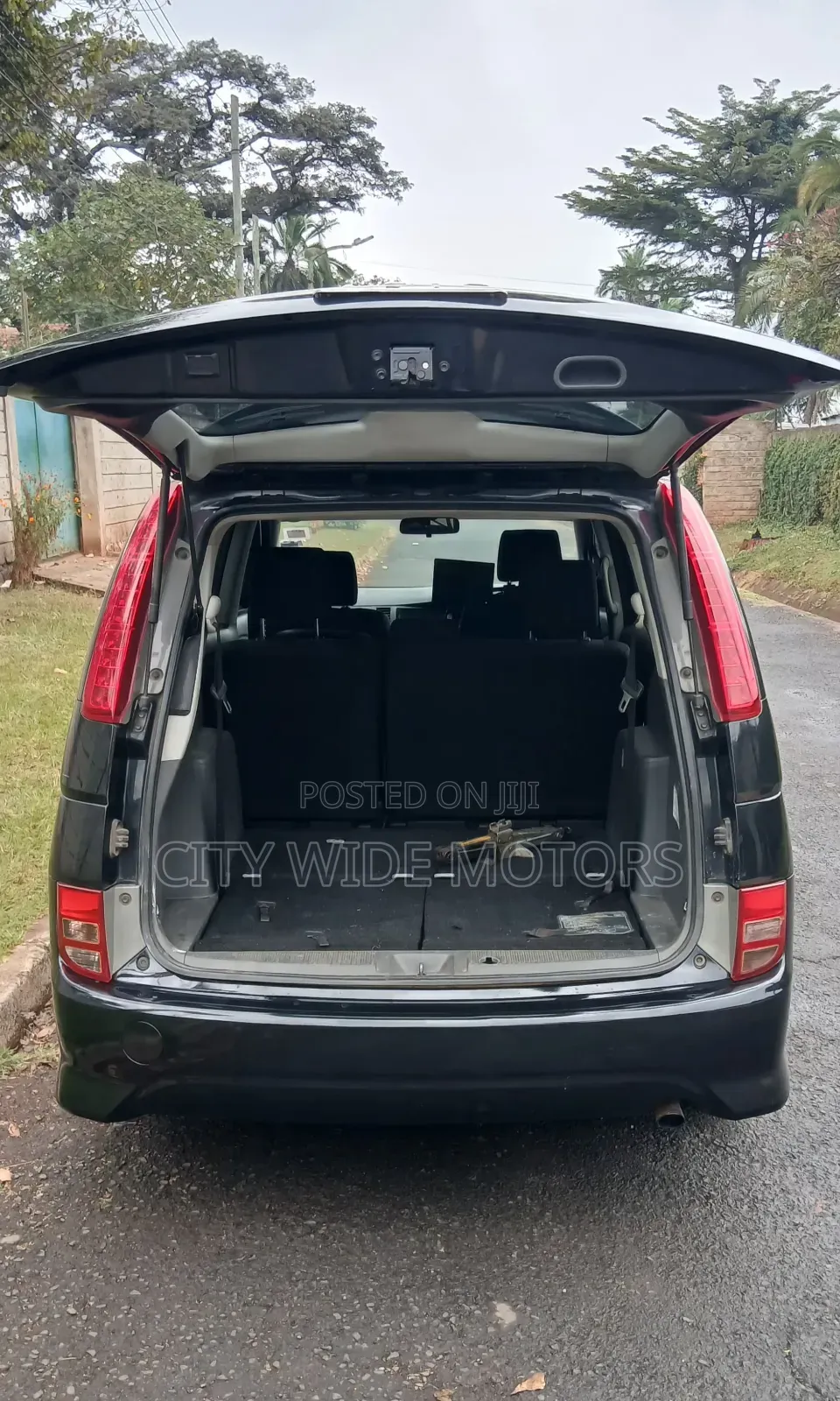 Toyota ISIS 2008 Black