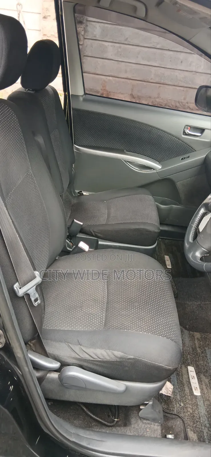 Toyota ISIS 2008 Black