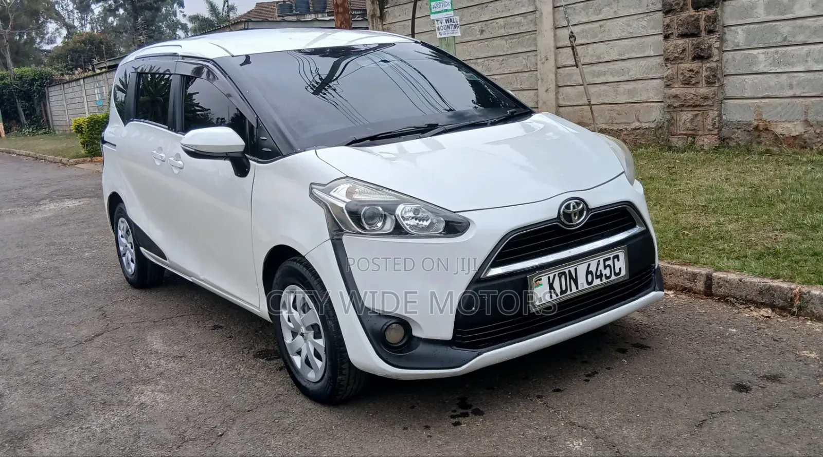 Toyota Sienta 2016 White