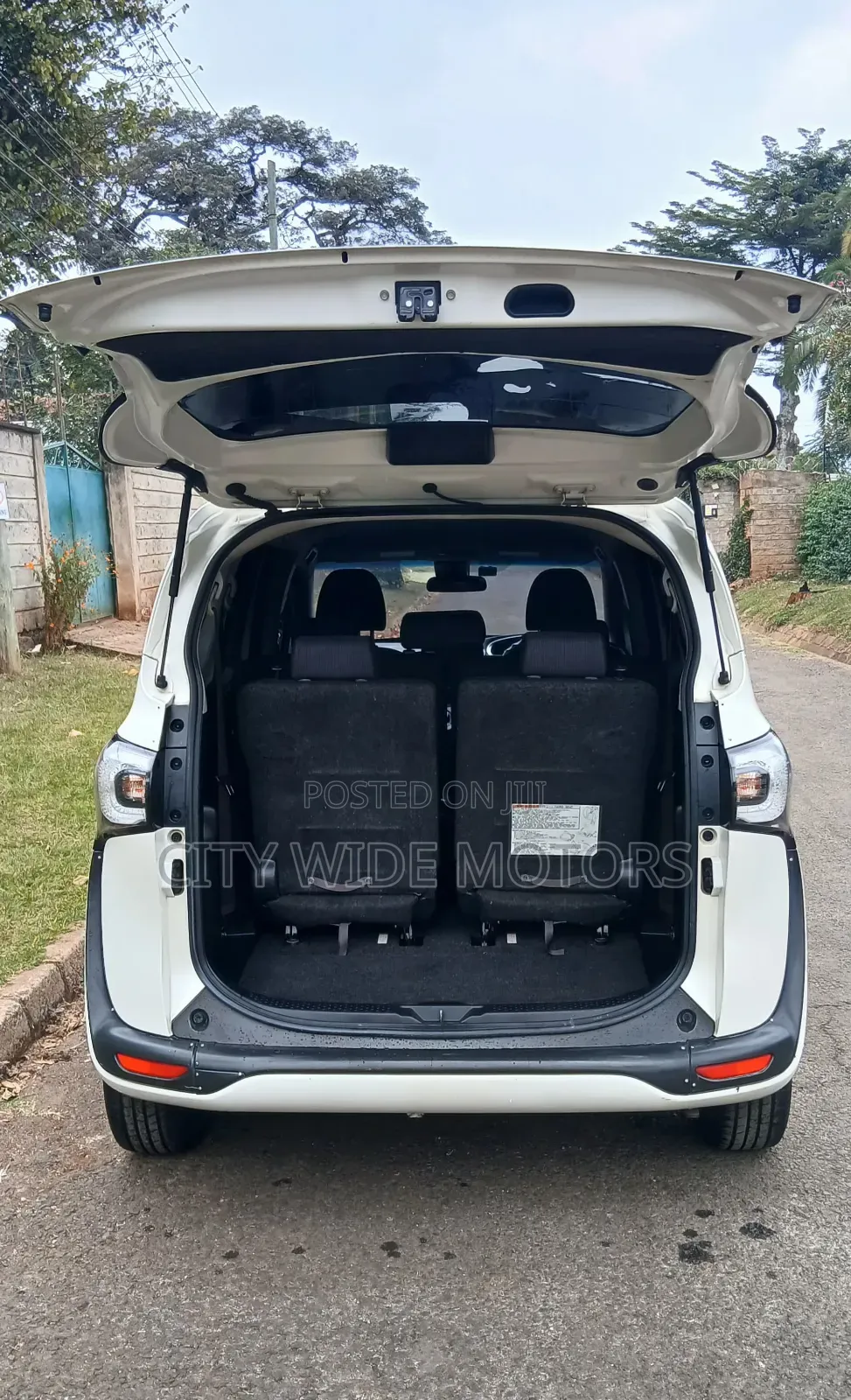 Toyota Sienta 2016 White
