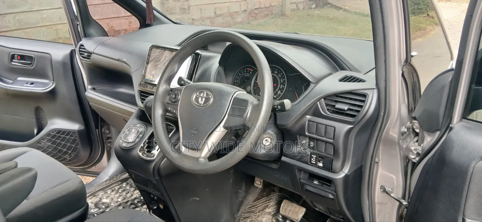 Toyota Voxy 2018 Gray