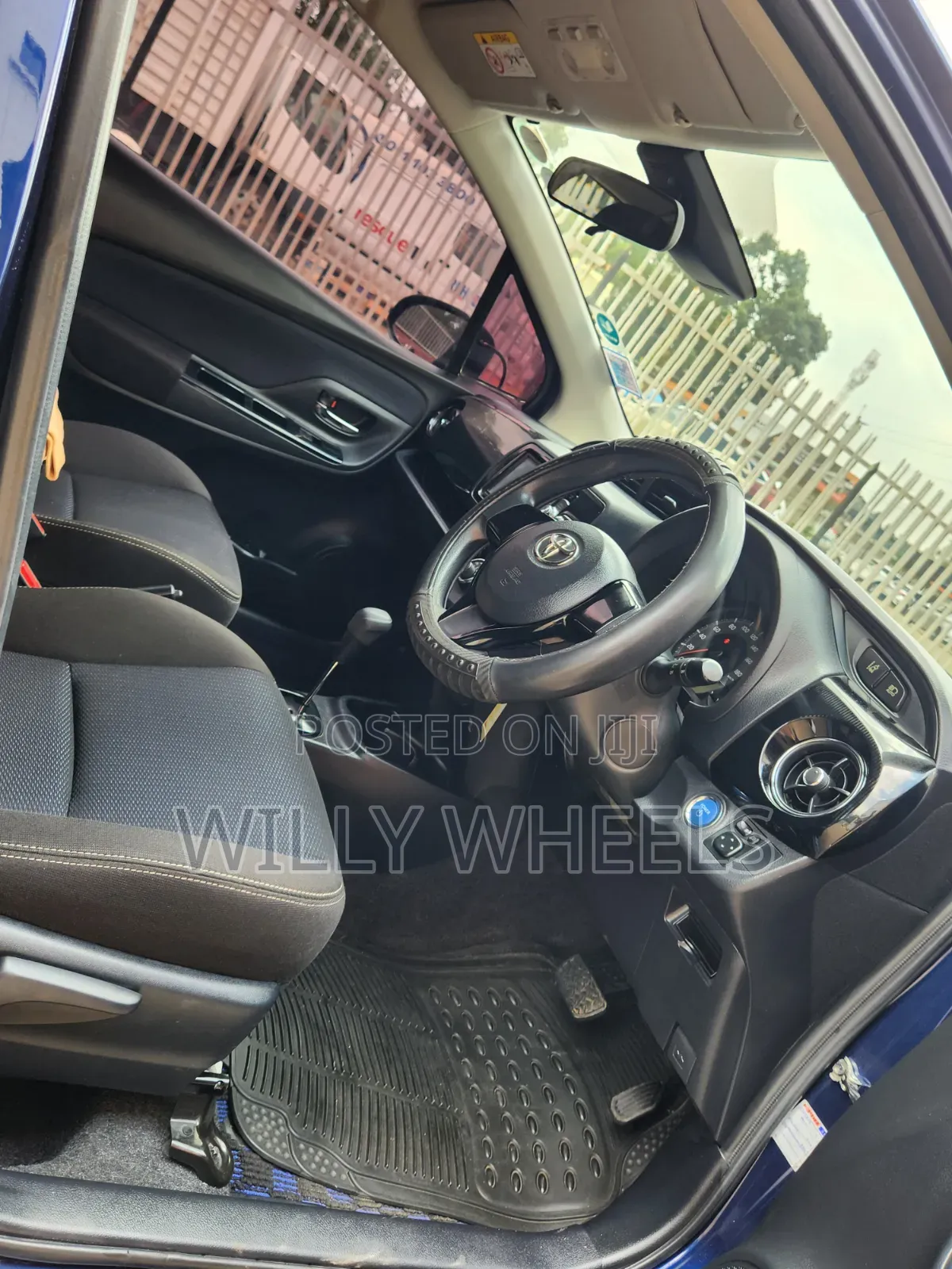 Toyota Vitz 1.0 FWD 5dr 2019 Blue