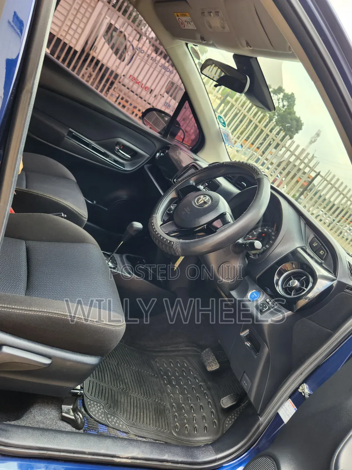 Toyota Vitz 1.0 FWD 5dr 2019 Blue