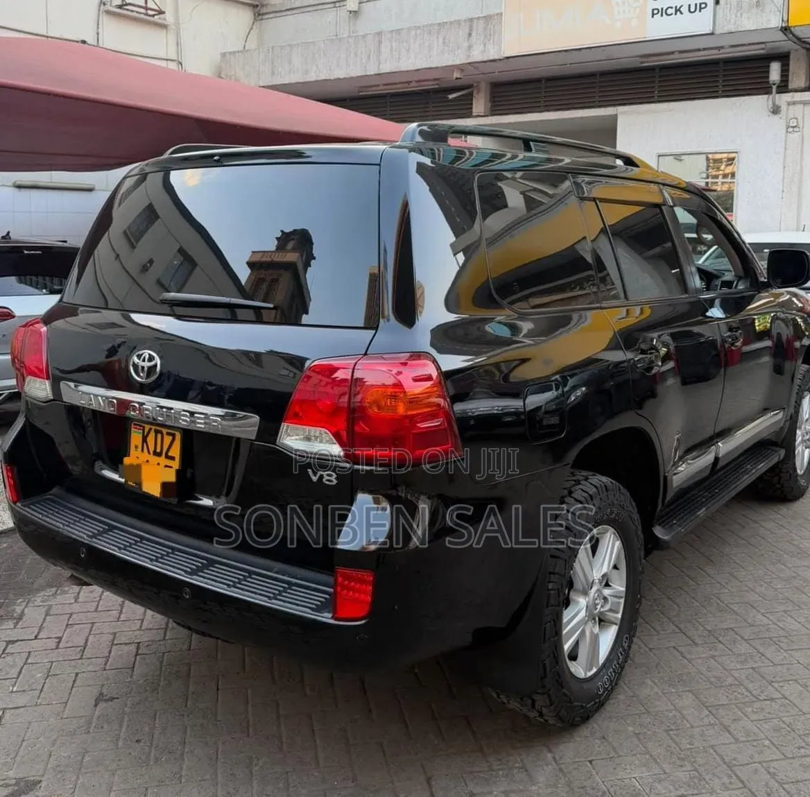 Toyota Land Cruiser 4.6 V8 ZX 2013 Black
