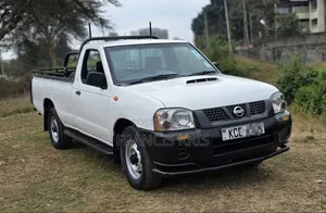 Nissan Hardbody 2014 White